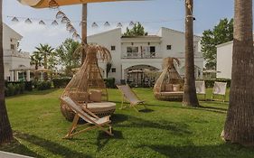 Garden Saladina - Adults Only